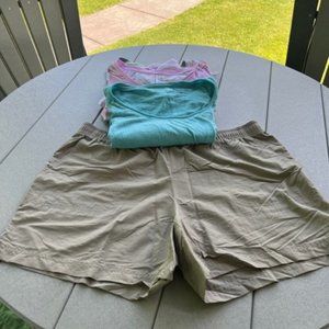 Ladies Columbia Shorts and 3 Tee Set - Size L